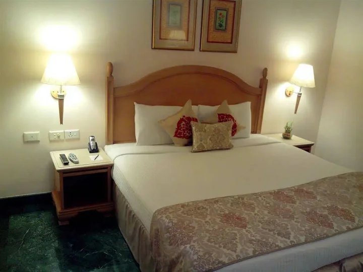 Нойда: Savoy Suites Noida