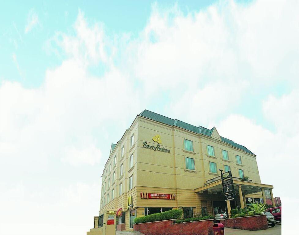 Нойда: Savoy Suites Noida