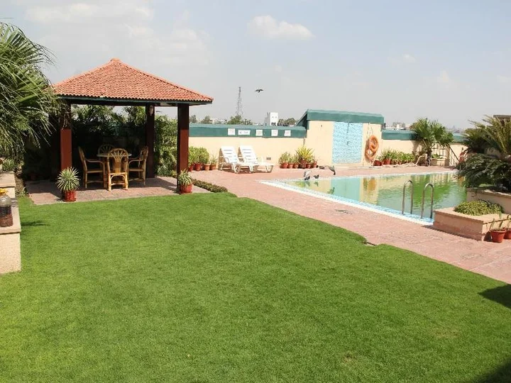 Нойда: Savoy Suites Noida