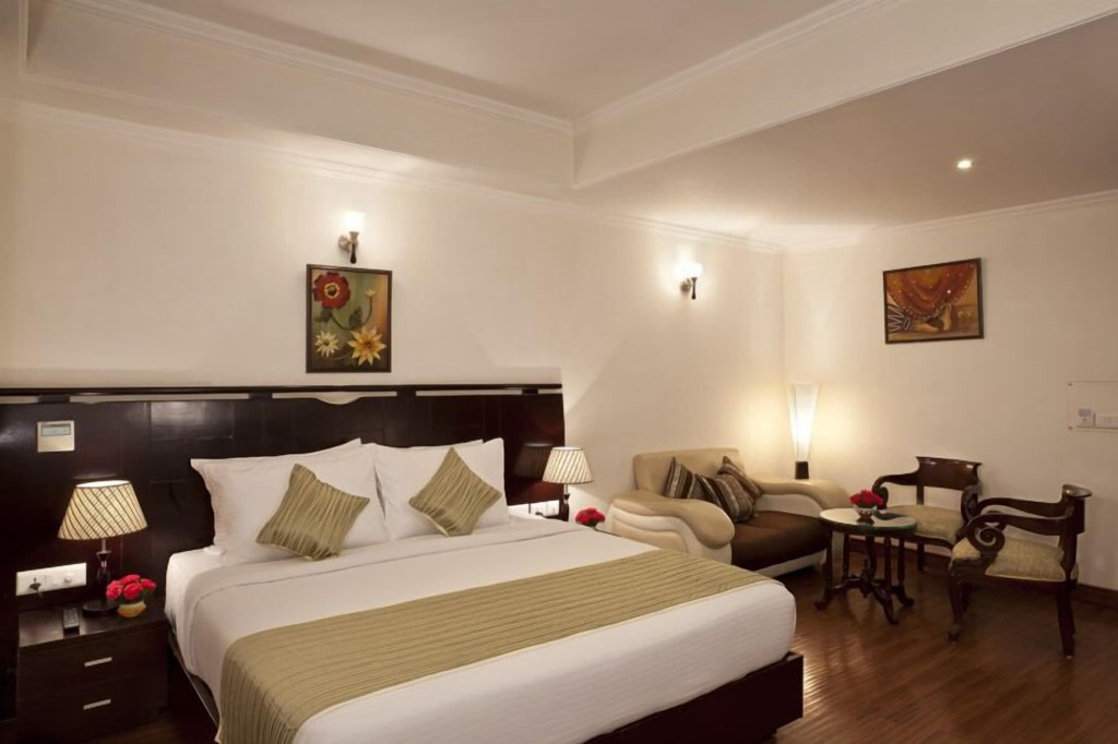 Нью-Дели: Hotel Saptagiri
