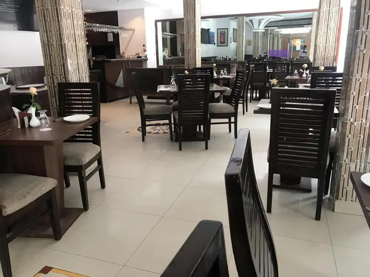 Нью-Дели: Hotel Saptagiri