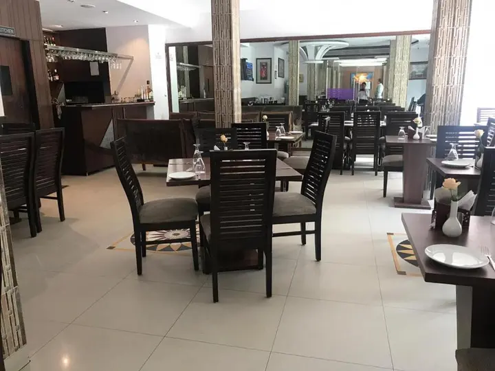 Нью-Дели: Hotel Saptagiri