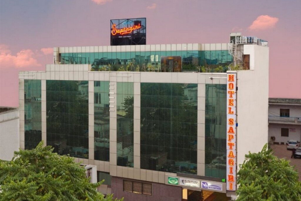 Нью-Дели: Hotel Saptagiri
