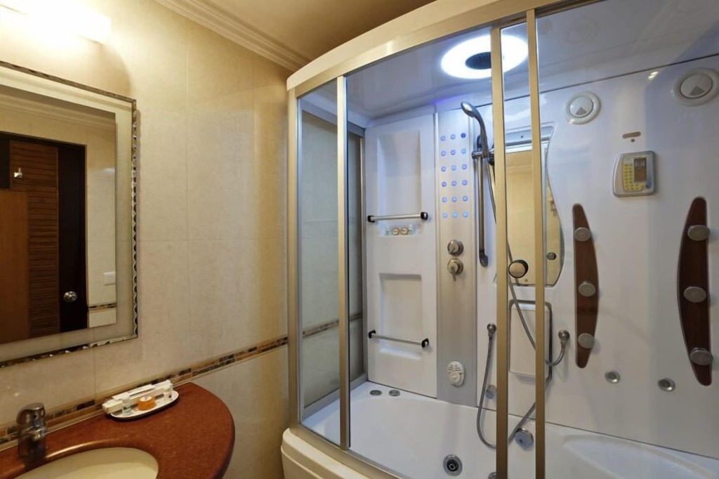 Нью-Дели: Hotel Saptagiri