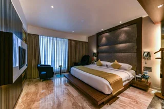 Мумбаи: The Regale by Tunga