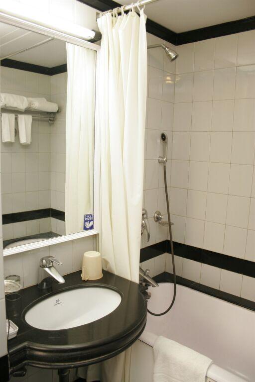 Мумбаи: West End Hotel