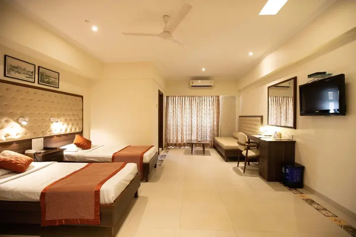 Мумбаи: West End Hotel