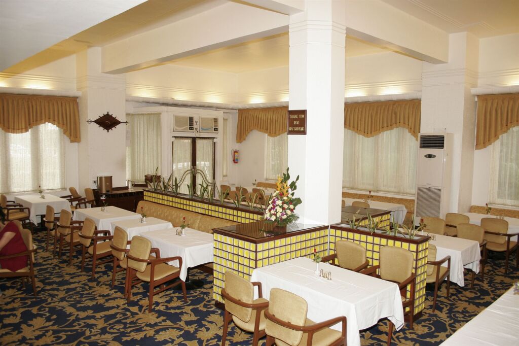 Мумбаи: West End Hotel