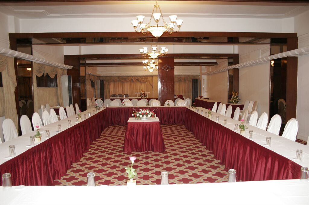 Мумбаи: West End Hotel