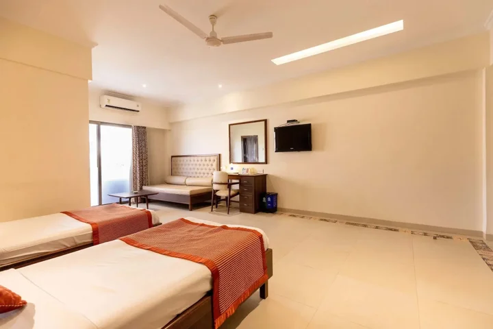 Мумбаи: West End Hotel
