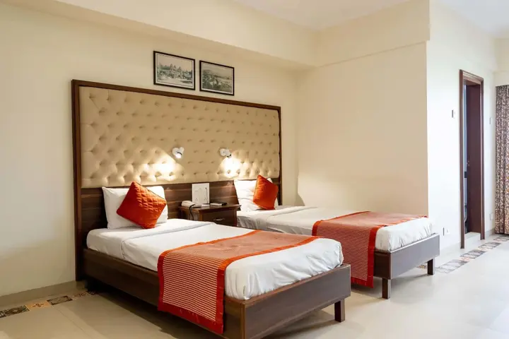 Мумбаи: West End Hotel