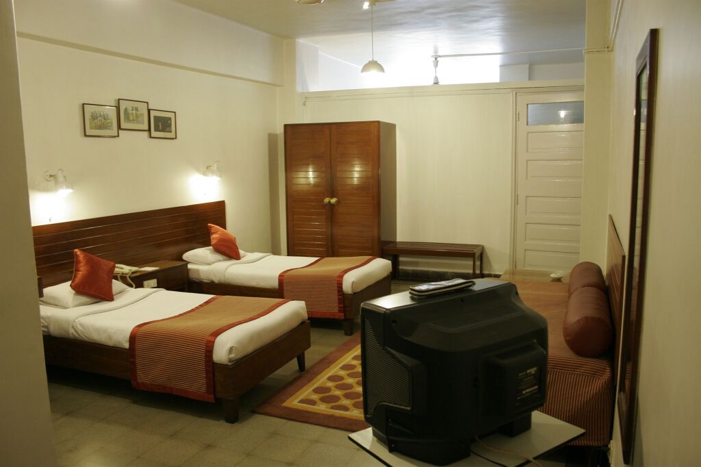 Мумбаи: West End Hotel
