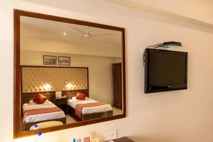 Мумбаи: West End Hotel