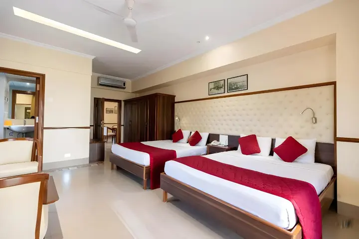 Мумбаи: West End Hotel