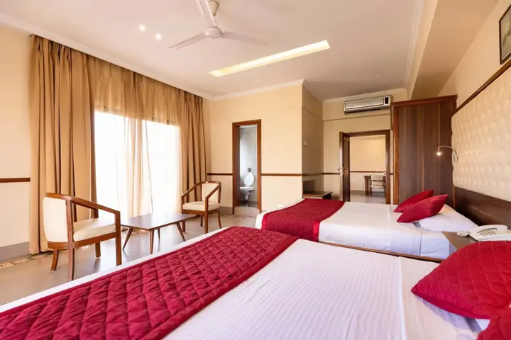 Мумбаи: West End Hotel