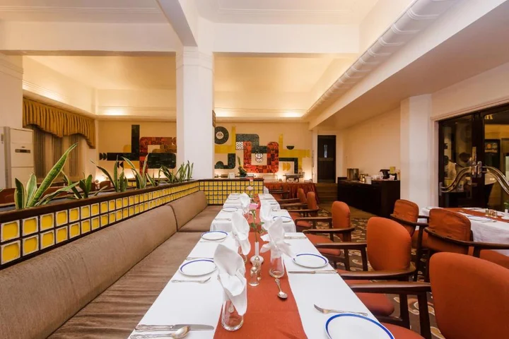 Мумбаи: West End Hotel