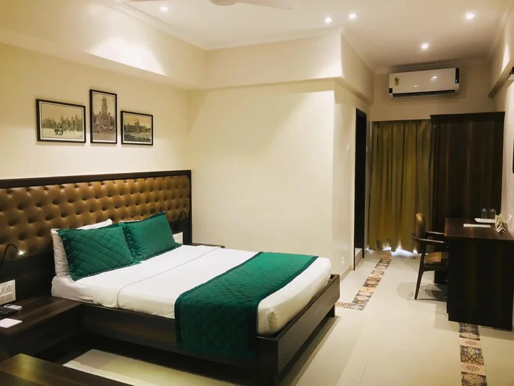 Мумбаи: West End Hotel