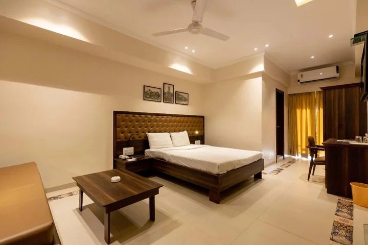 Мумбаи: West End Hotel