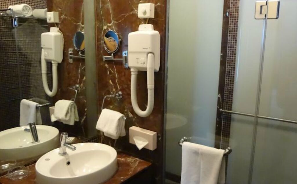 Мумбаи: Ramada Powai Hotel & Convention Centre