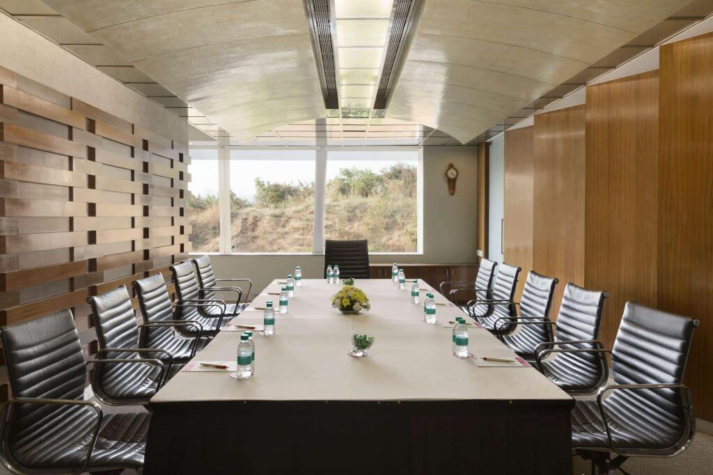 Мумбаи: Ramada Powai Hotel & Convention Centre