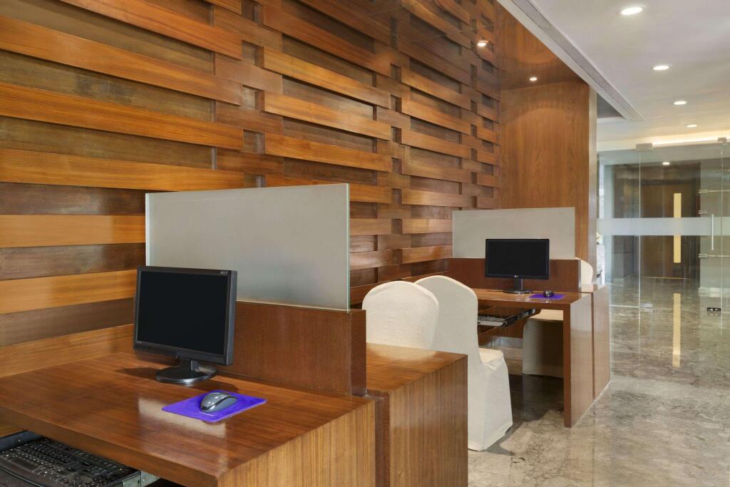 Мумбаи: Ramada Powai Hotel & Convention Centre