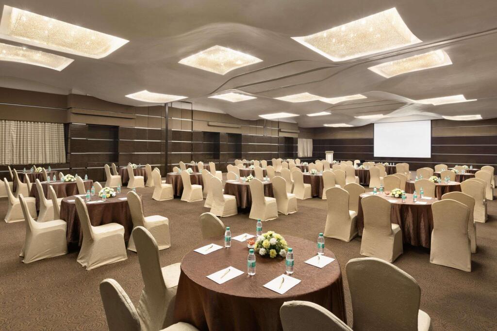 Мумбаи: Ramada Powai Hotel & Convention Centre