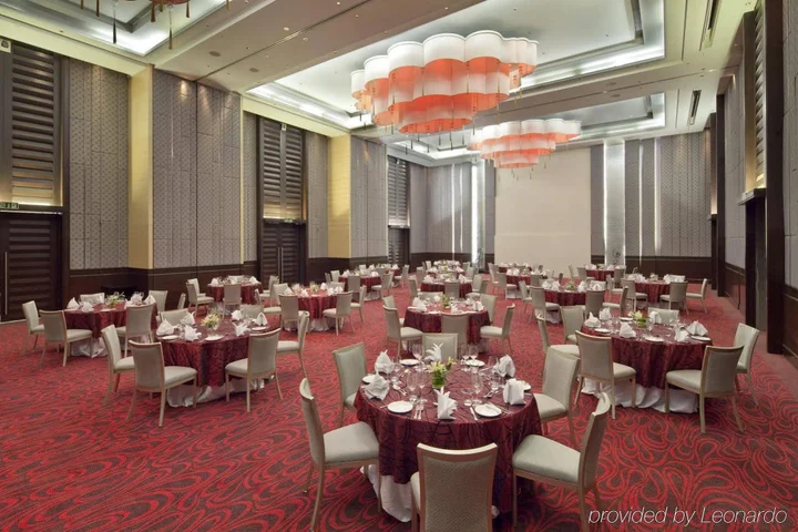 Мумбаи: Holiday Inn Mumbai International Airport by IHG