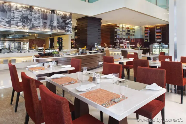 Мумбаи: Holiday Inn Mumbai International Airport by IHG