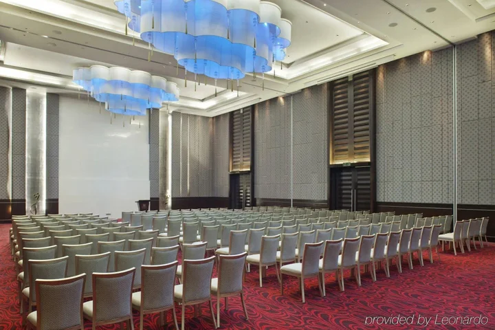 Мумбаи: Holiday Inn Mumbai International Airport by IHG