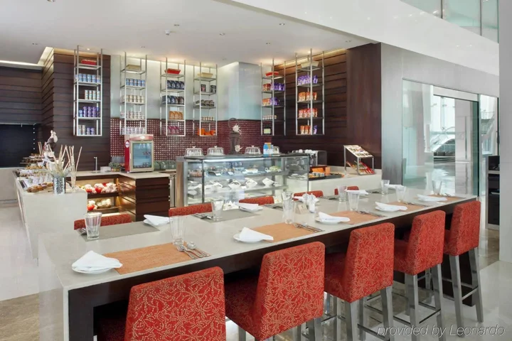 Мумбаи: Holiday Inn Mumbai International Airport by IHG