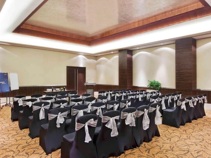Мумбаи: Novotel Mumbai Juhu Beach Hotel
