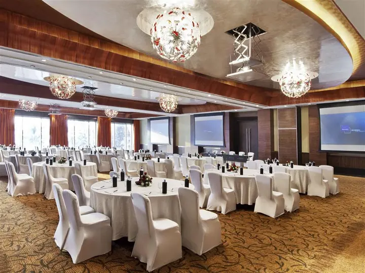 Мумбаи: Novotel Mumbai Juhu Beach Hotel