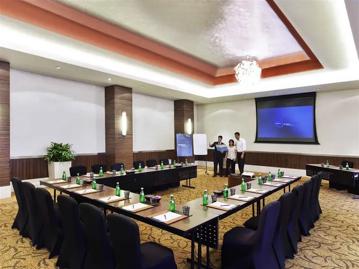 Мумбаи: Novotel Mumbai Juhu Beach Hotel