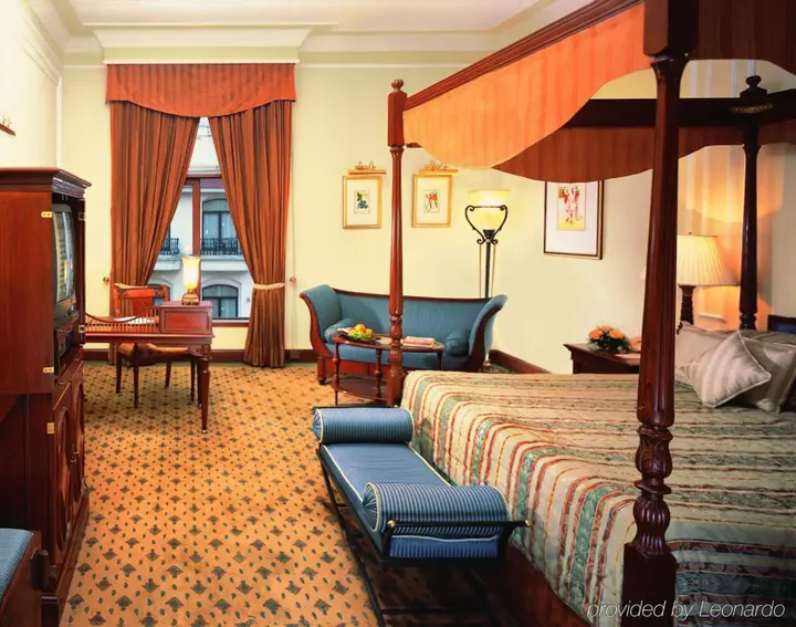 Колката: The Oberoi Grand Kolkata Hotel