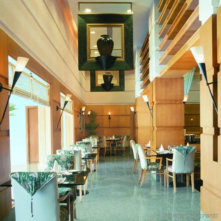 Коччи: The Fern Kochi, Series by Marriott