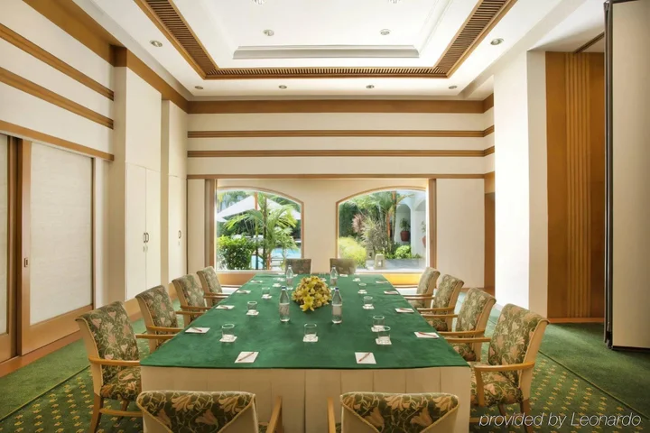 Коччи: The Fern Kochi, Series by Marriott