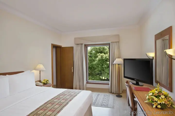 Коччи: The Fern Kochi, Series by Marriott