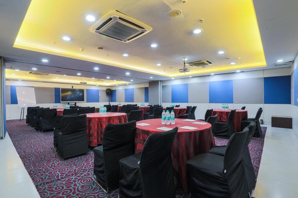 Нью-Дели: Hotel Blue Stone - Nehru Place