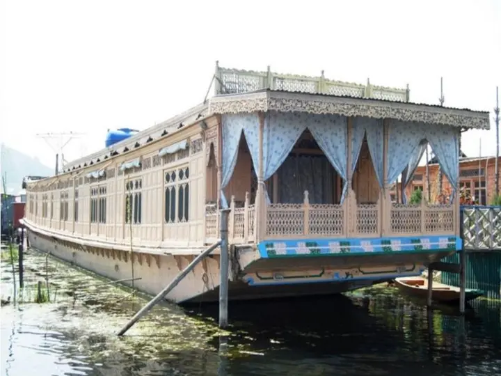 Шринагар: Houseboat Almost Heaven