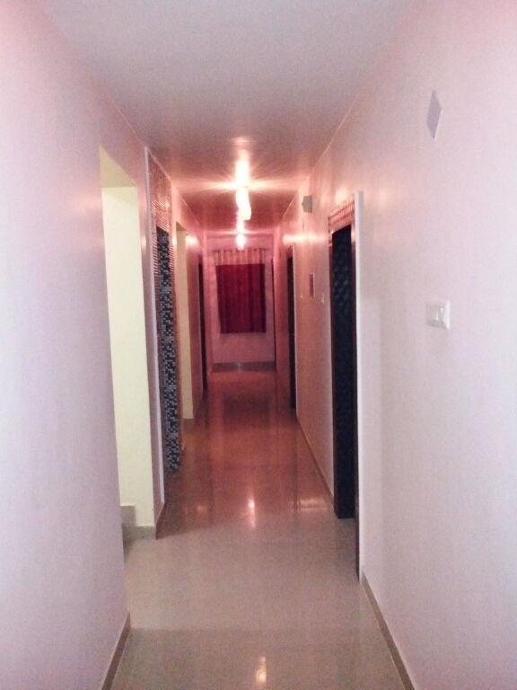 Гайя: Hotel Viraat Inn