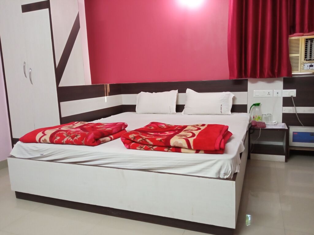 Гайя: Hotel Viraat Inn