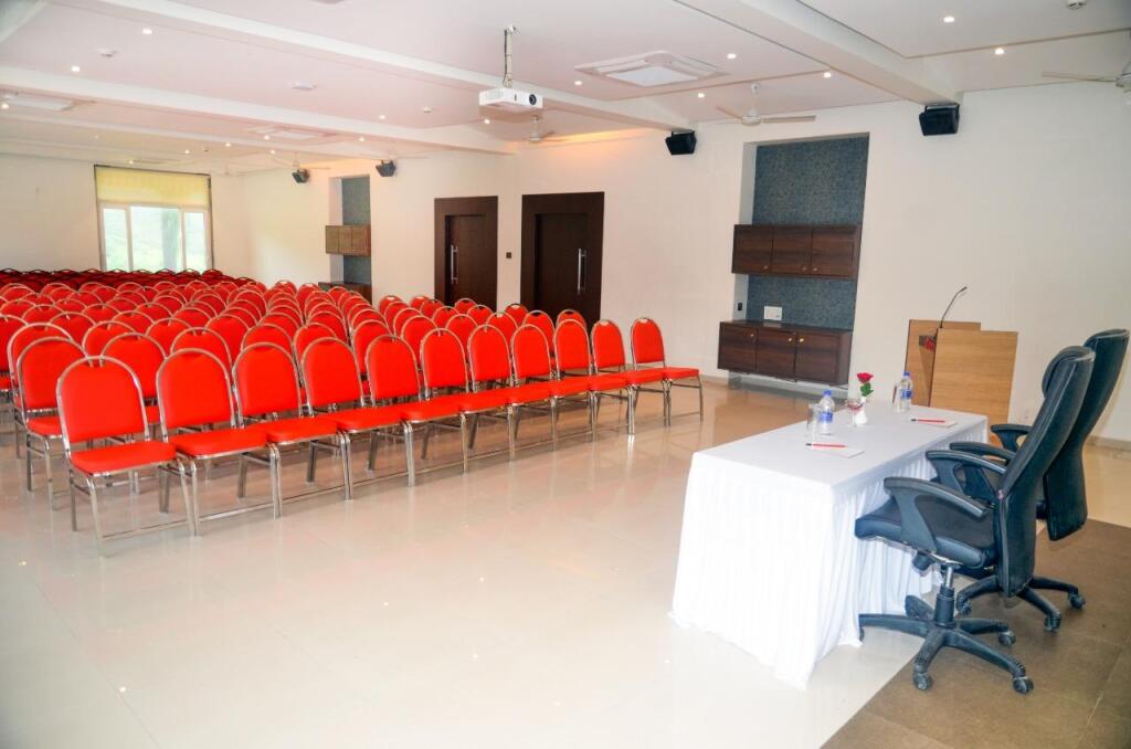 Лонавала: 7 Apple Resort Lonavala