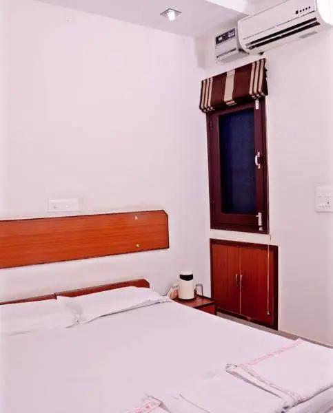 Ханзи: Thind Hotel
