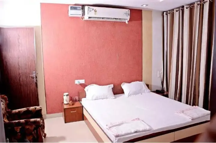 Ханзи: Thind Hotel