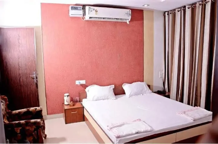 Ханзи: Thind Hotel