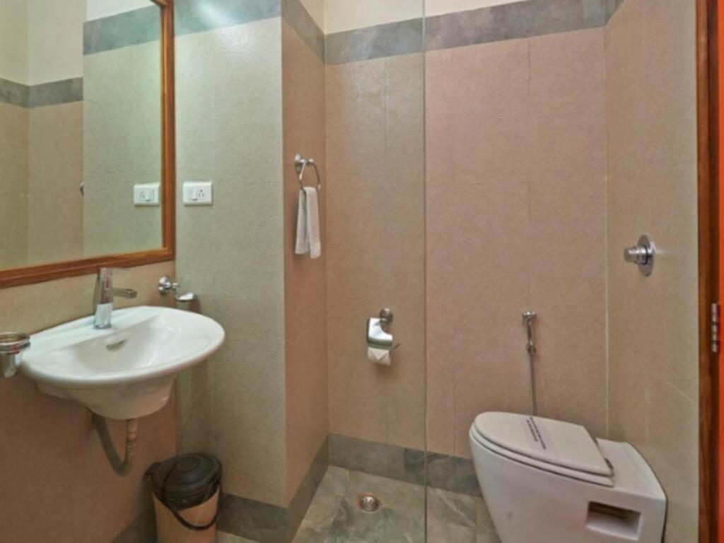 Шиллонг: Hotel Centre Point