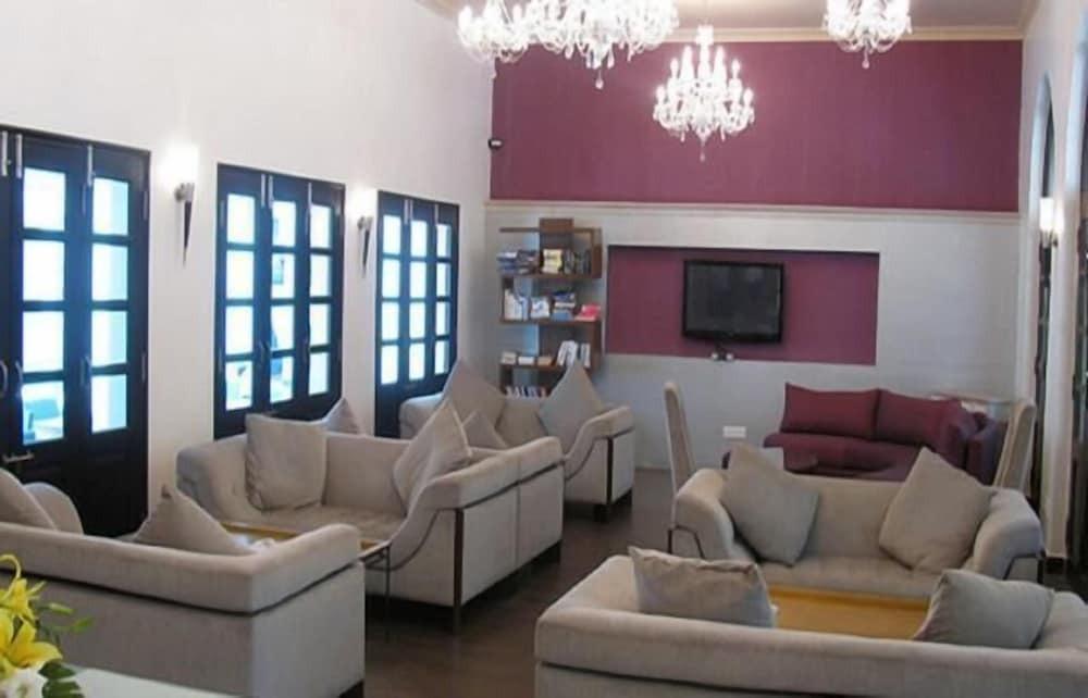 Кандолим: Silver Sands Hideaway - Beach Resorts