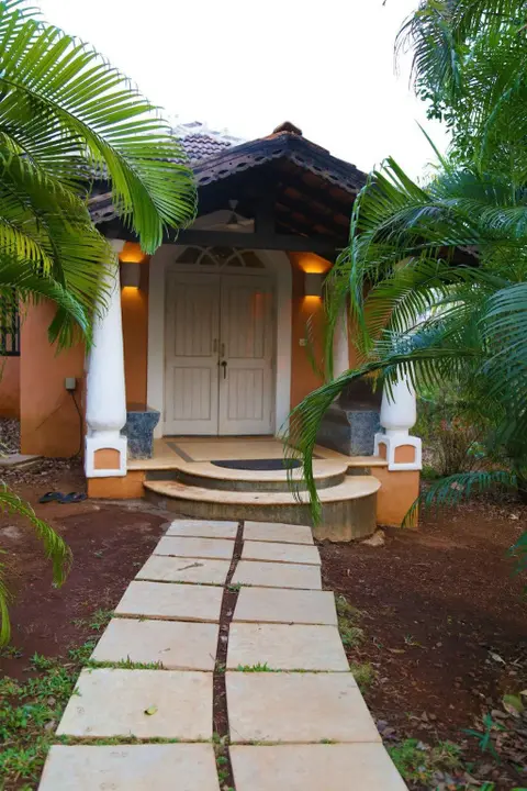 Верем: Wildflower Villas
