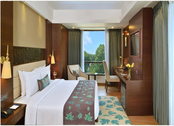 Шринагар: Golden Tulip
