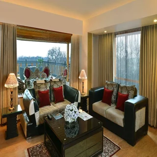 Шринагар: Golden Tulip